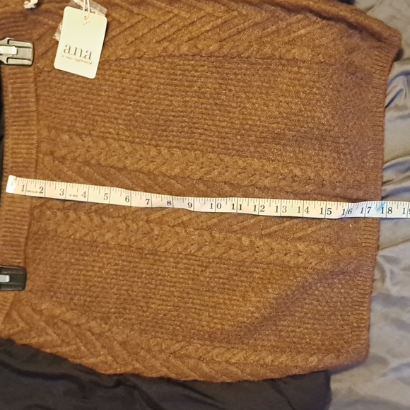 Ana A new approach women's brown v-neck v-neck sweater with matching mini skirt. - Picture 8 of 8